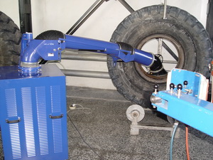 Мобильная фильтро-вентиляционная установка для удаления паров клея при ремонте крупногабаритных шин