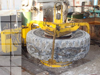 OTR Tyre demounting and mounting machine