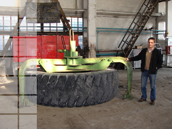 OTR Tyre demounting and mounting machine